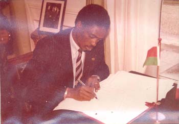 Basile Guissou signe les accords
